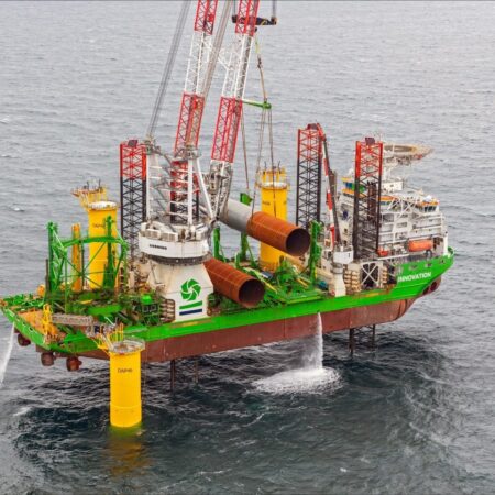 Platform in the sea, installing equipment in the sea bed