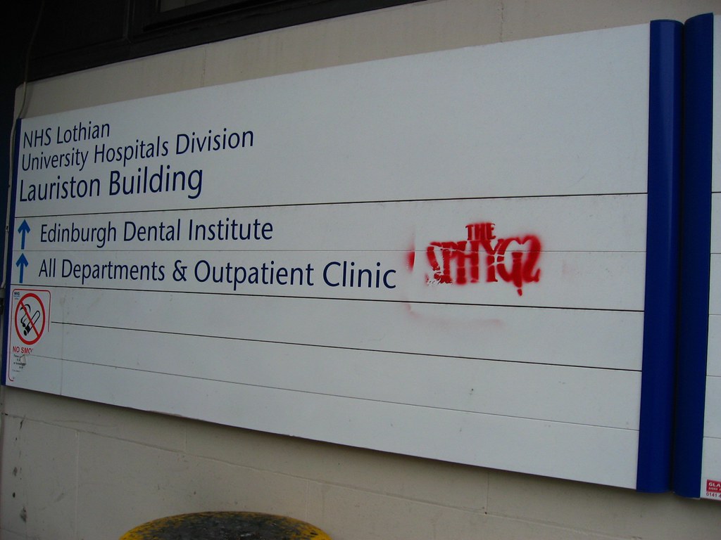 Signpost to go in Lauriston Building hospital