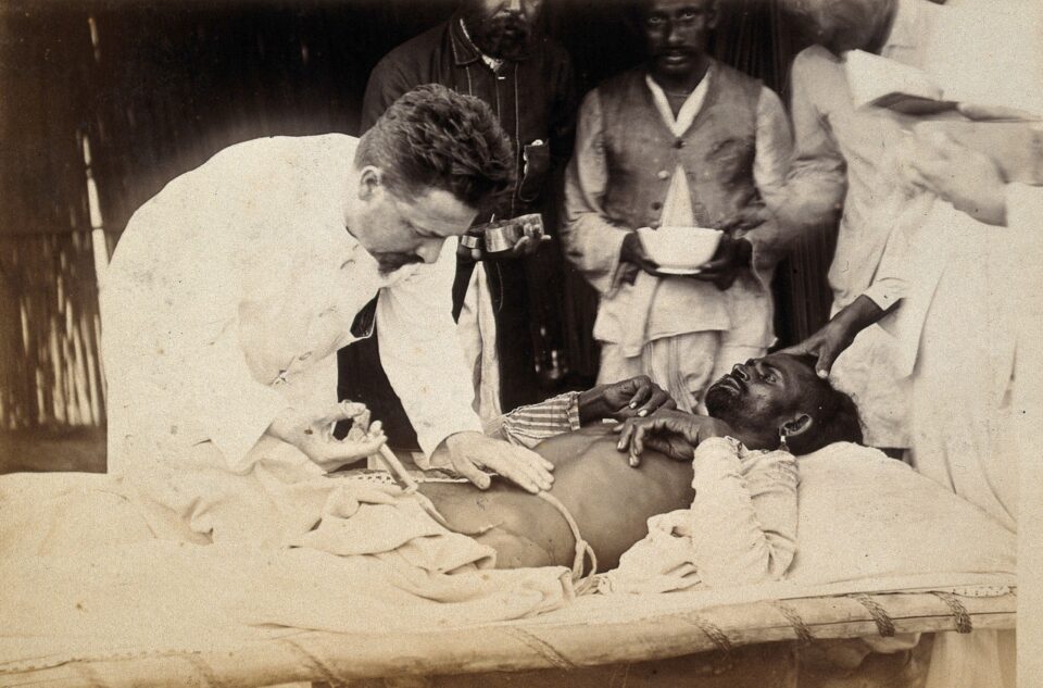 Credit: Man being injected by doctor, during the outbreak of bubonic plague in Karachi, India. Photograph, 1897. Credit: Wellcome Collection. Attribution 4.0 International (CC BY 4.0)