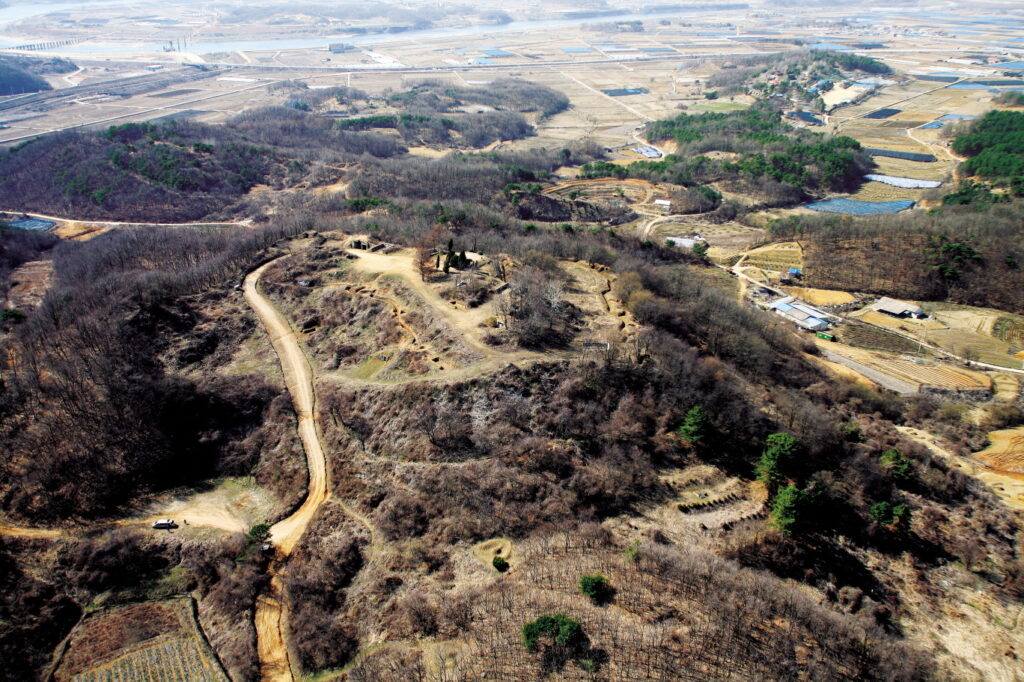 A colour photograph of Chiljungseong Fortress, South Korea.