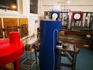 piston-cylinder presses