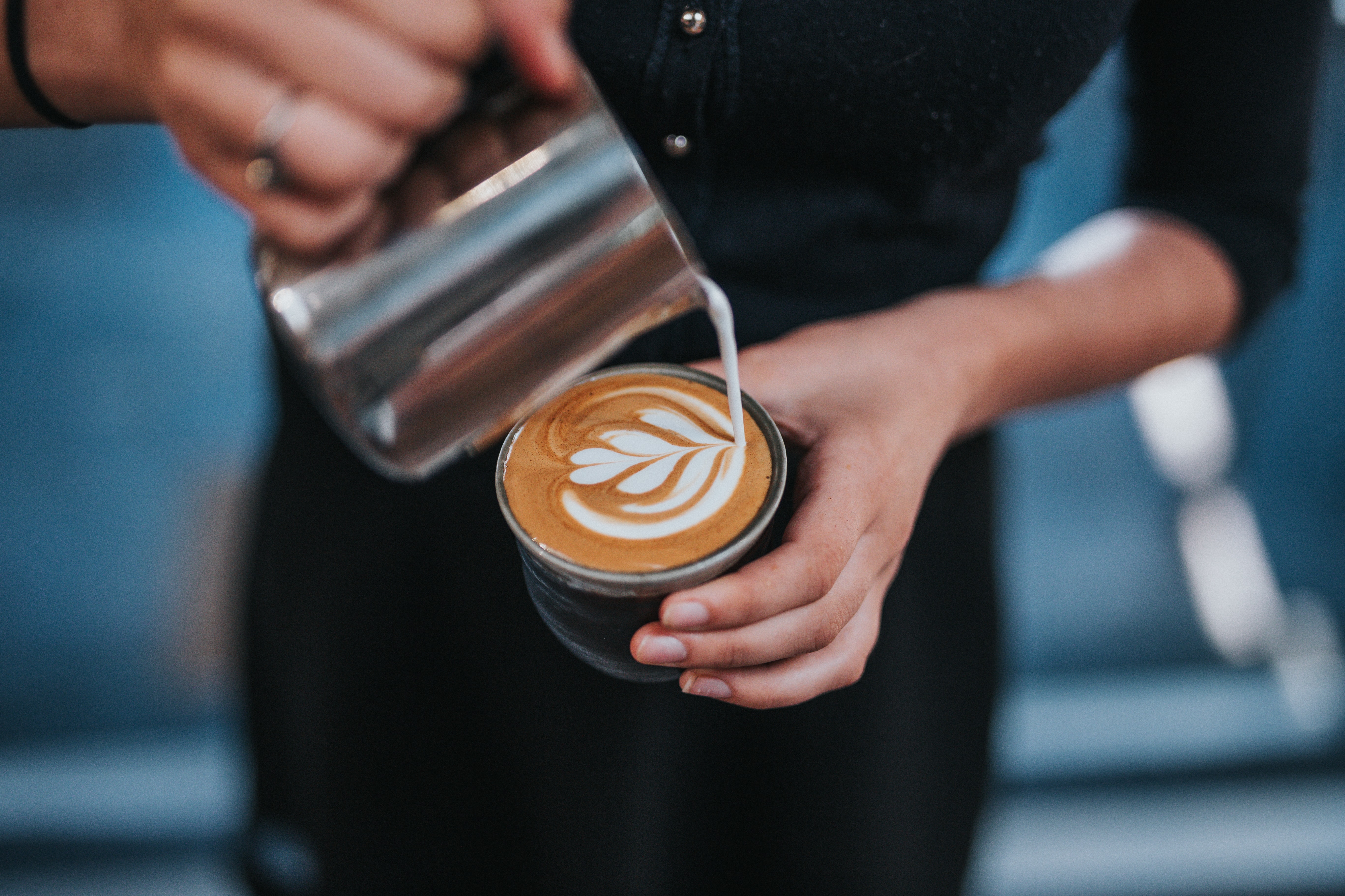 barista pouring a coffee