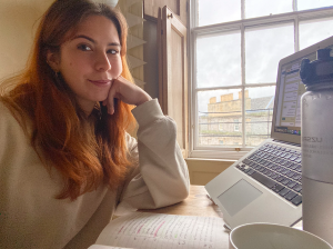 girl with laptop studying