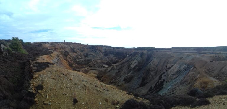 Hunor Deak in Wales: Geology field trip to the island of Anglesey ...