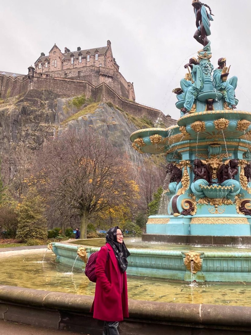 Girl looking at fountain