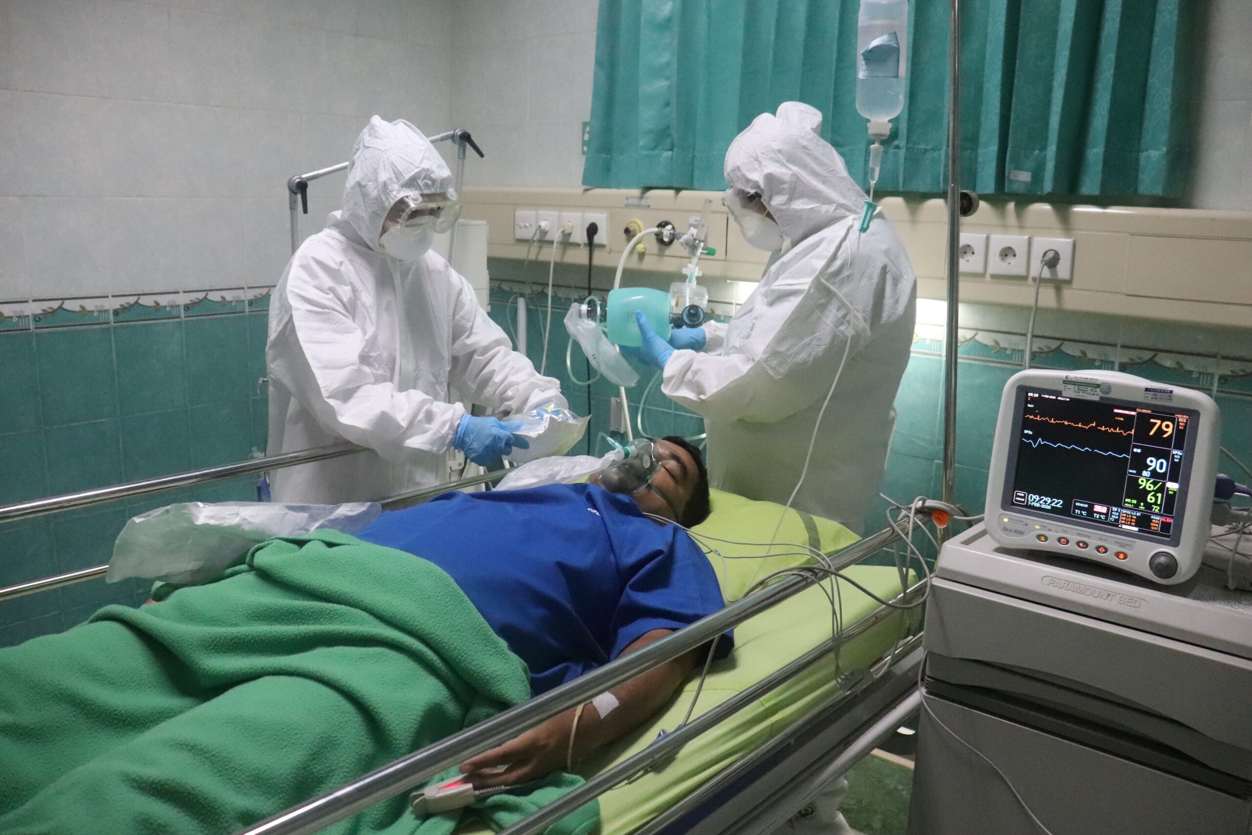 simulated covid-19 patients are in the ICU room