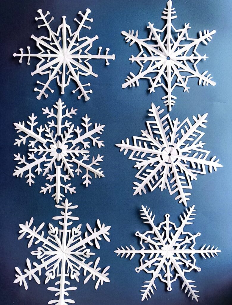 Image 3: Paper-cut in the shape of snowflakes. From the network