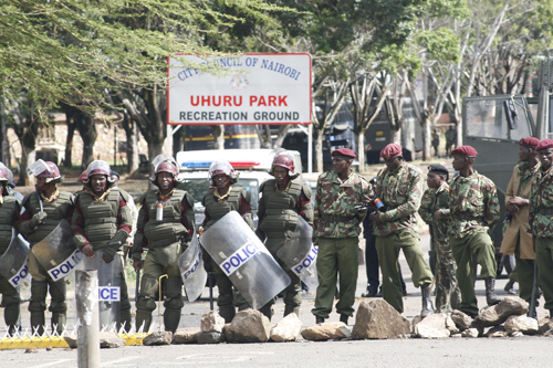 General Service Unit police cordon off Uhuru Park to bar opposition from holding their mass protest rally: January 2008.