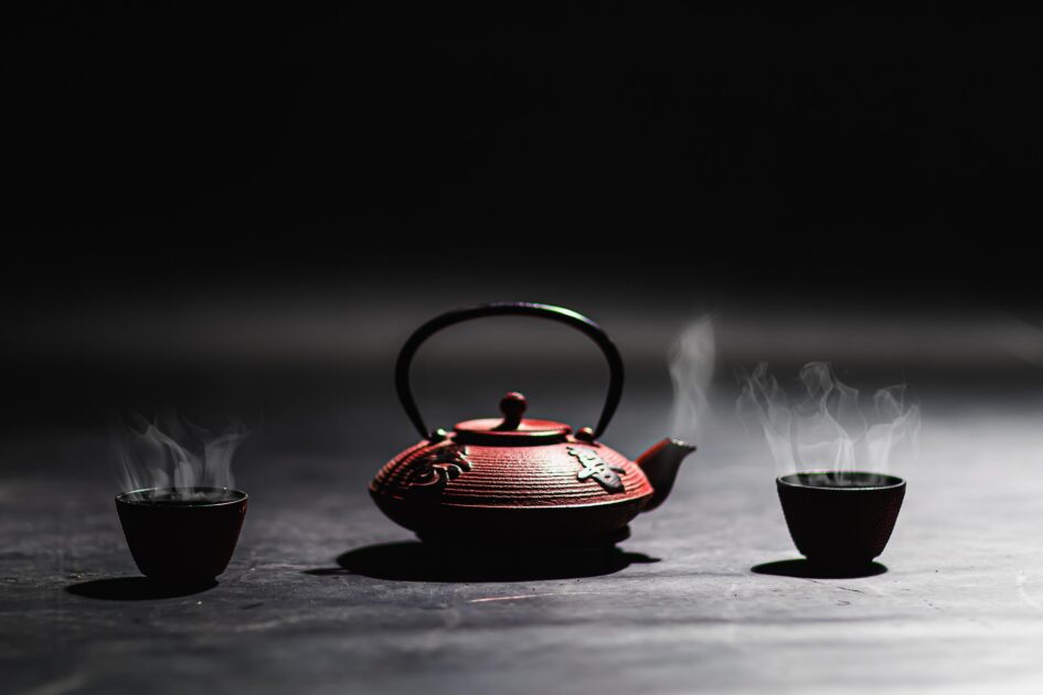 Traditional teapot and cups