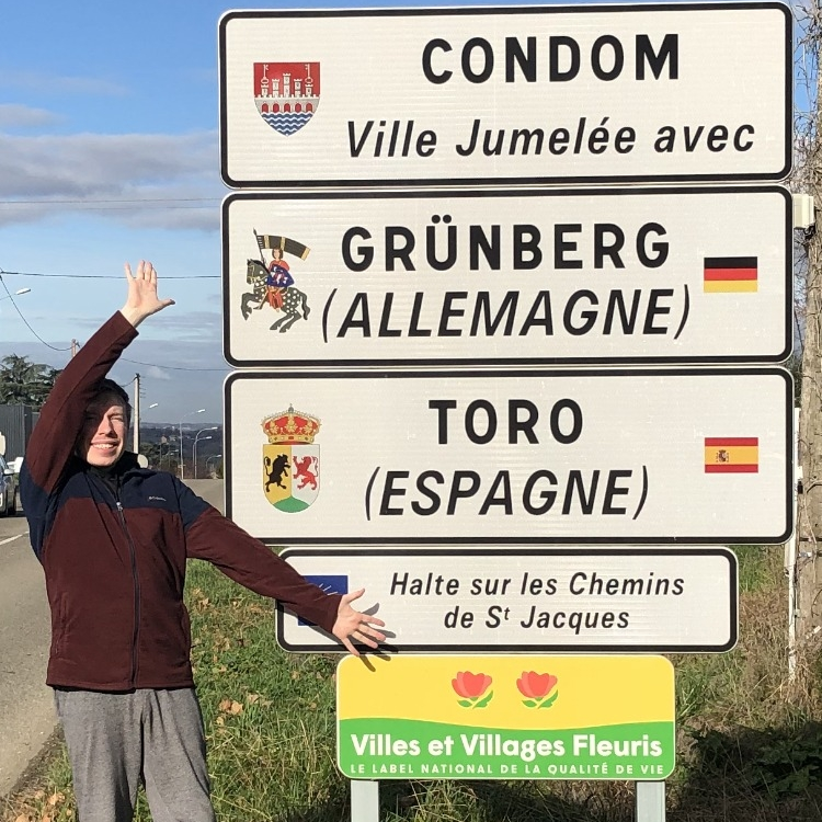 Picture of the town name sign of Condom, France