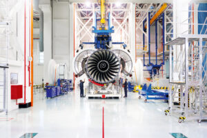 Two engineers inspect Trent 1000 in the Seletar Assembly and Test Unit (SATU) facility, Singapore.