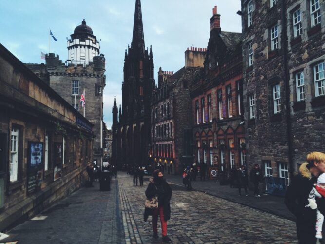 Exploring the hidden gems of Edinburgh – Students at SPS