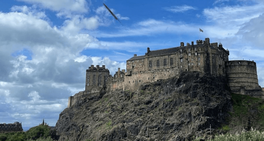 Image of Edinburgh Castle and blue skies.