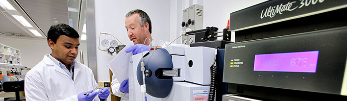 A lecturer with a student in one of the labs in the Roslin Institute.