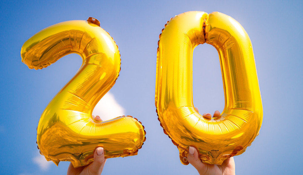 '20' balloons