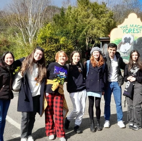 Group photo of students at Edinburgh Zoo