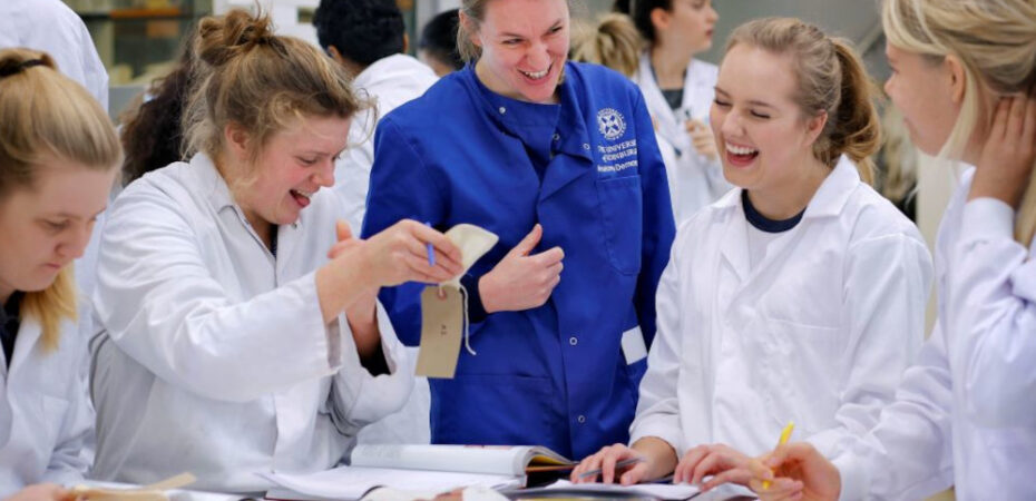 Undergraduate Radiography class with Julie Dickson Teaching Fellow in Veterinary Anatomy and Physiology Royal (Dick) School of Veterinary Studies [Paul Dodds]