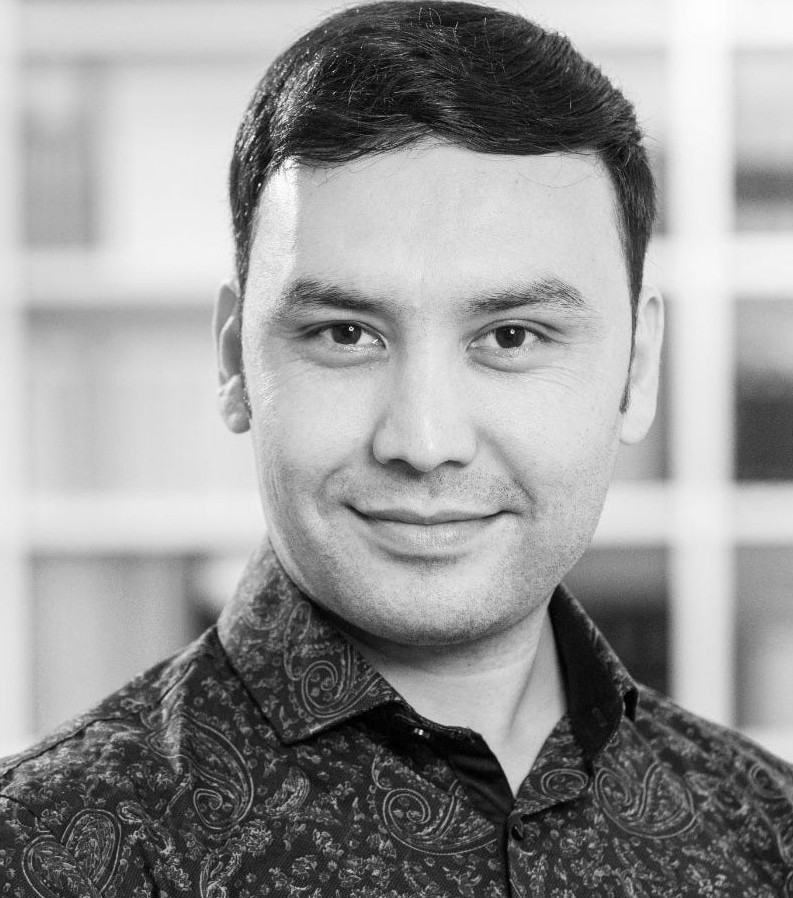 Photograph of author 1 - Jennifer Yule