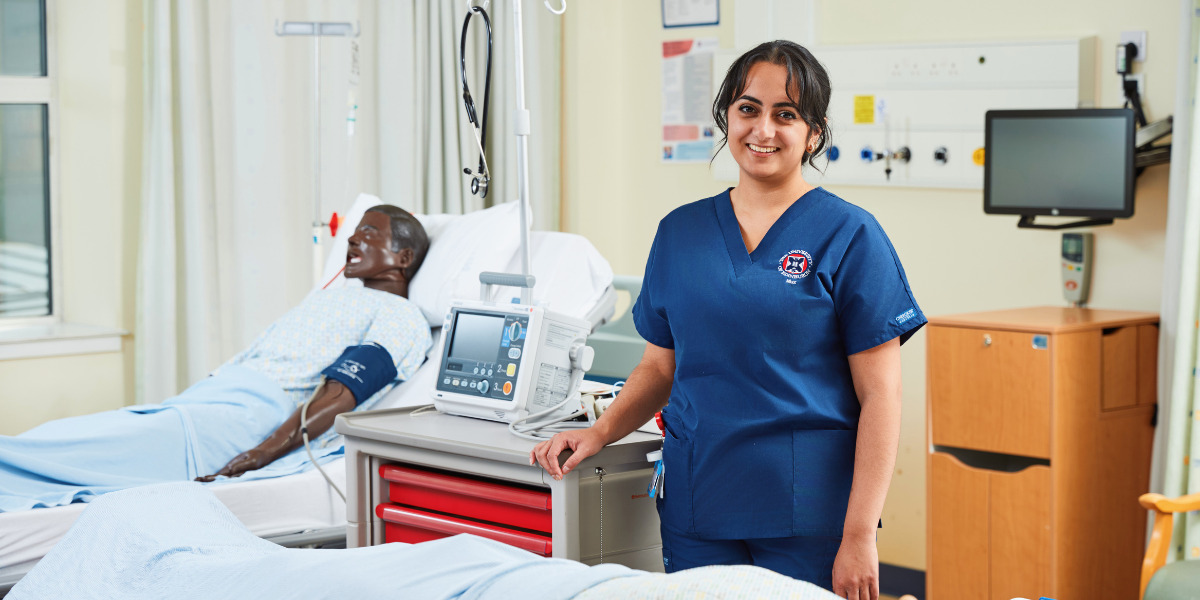 Muz working in medical simulated ward with robots